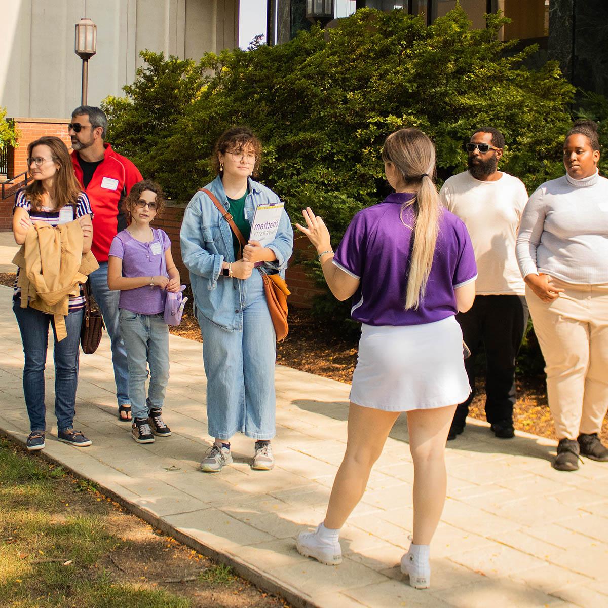 A student volunteer leads a tour on Shadyside Campus